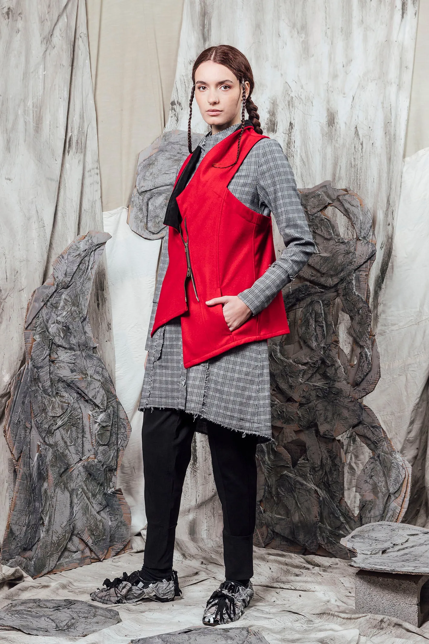 AW24 UZURI ZIP VEST - CARDINAL