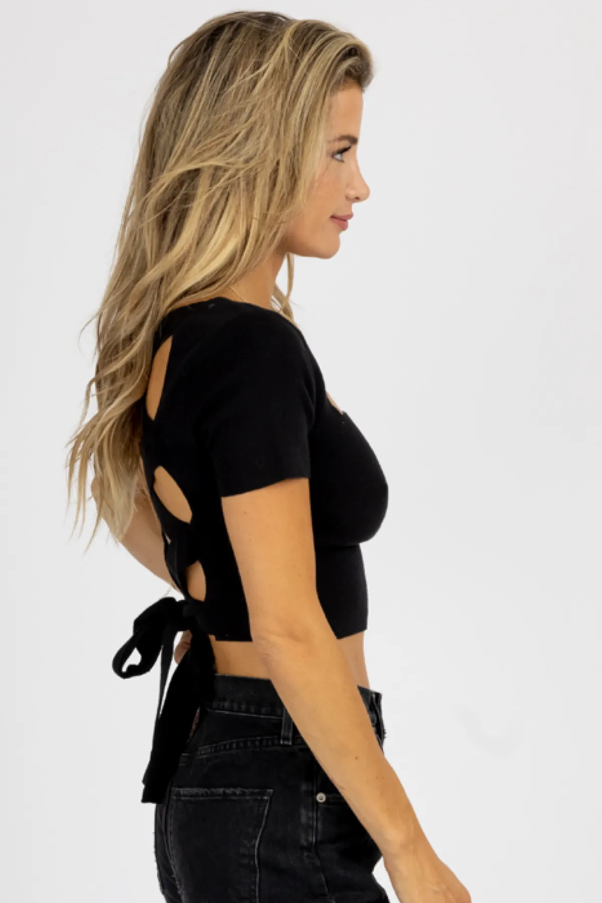BLACK SHORT SLEEVE KNIT TIE-BACK CROP
