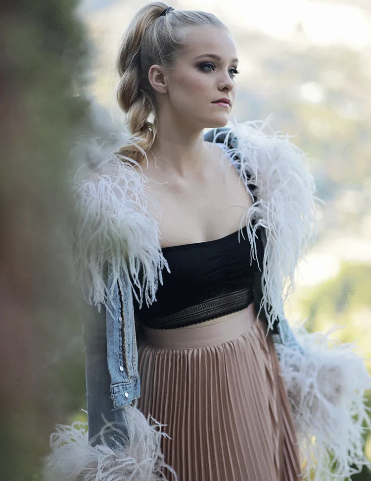 Charlize - Feather Collar & Cuffs in Blush