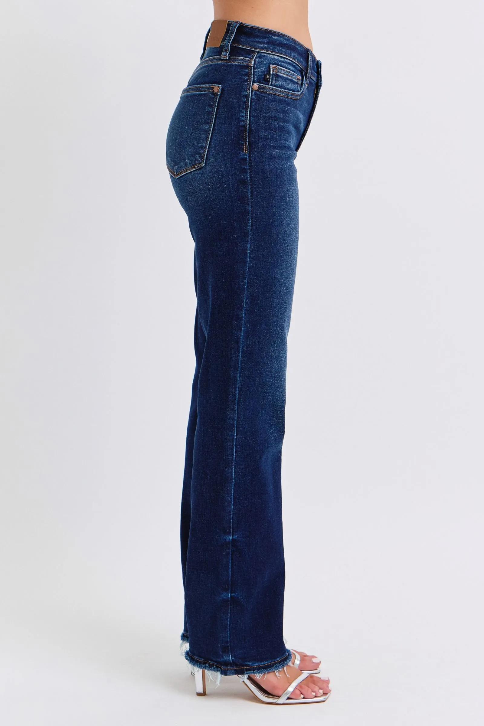 Judy Blue - Mid Rise Straight Leg w/ Fray Hem Jeans - 82622