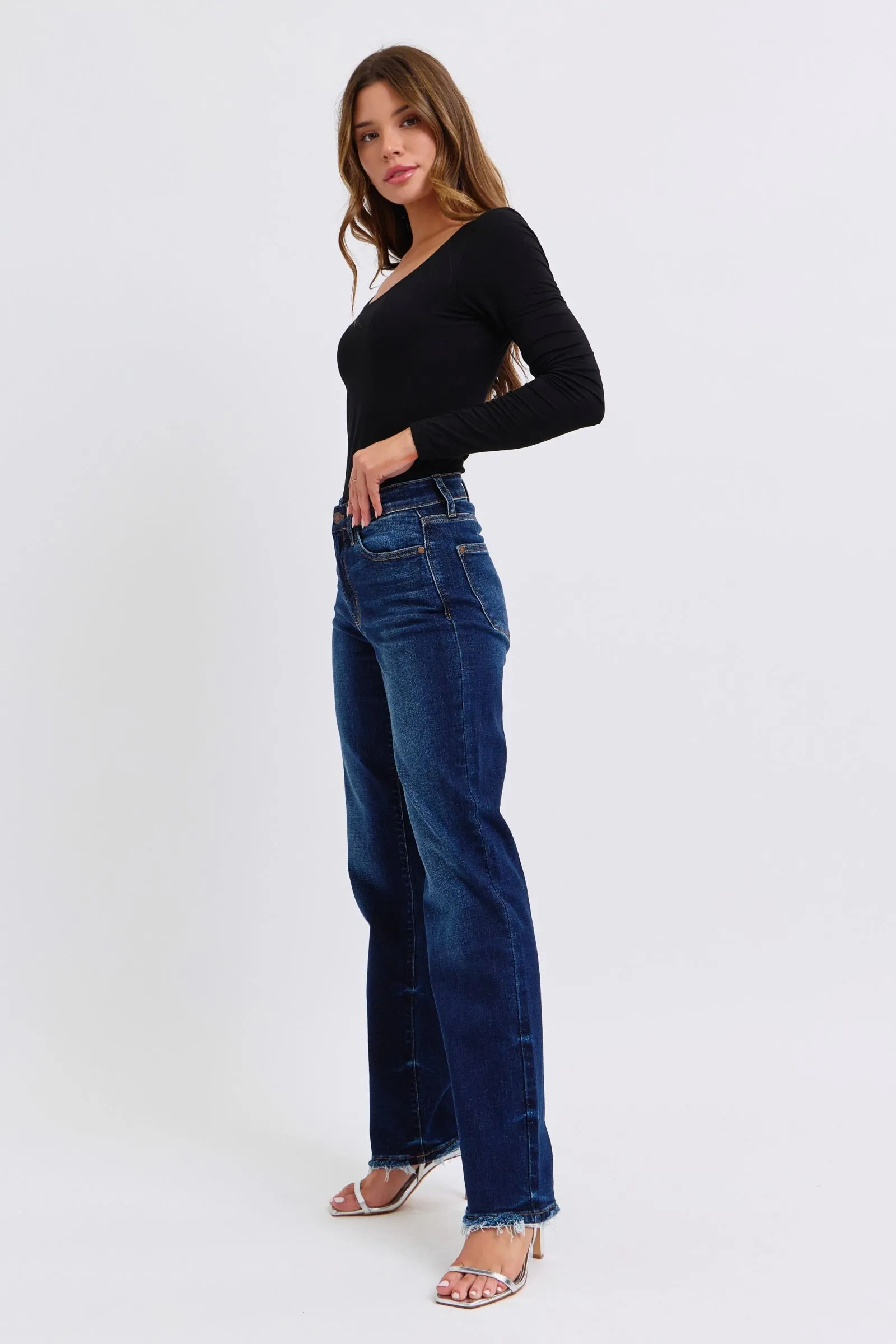 Judy Blue - Mid Rise Straight Leg w/ Fray Hem Jeans - 82622