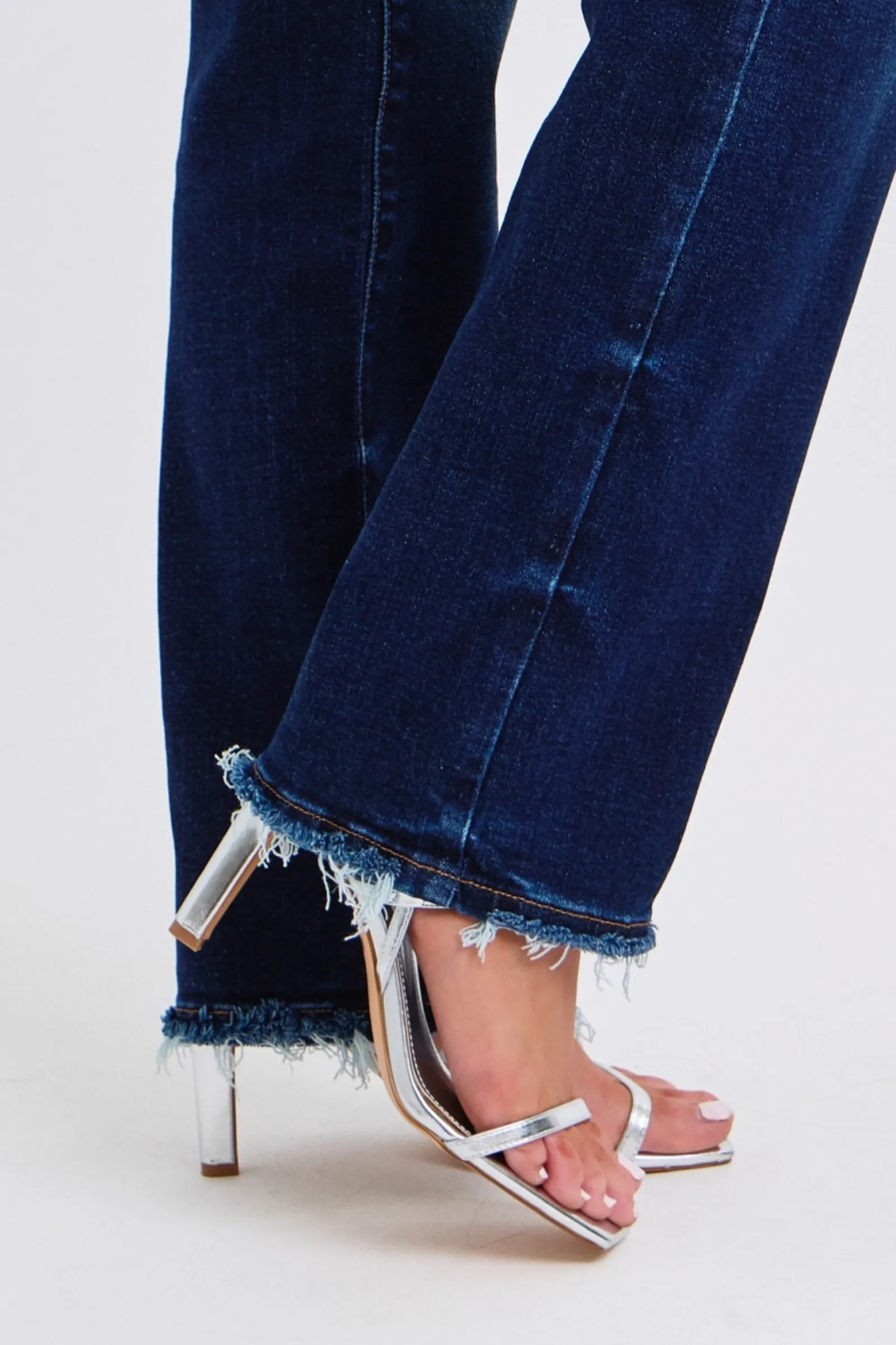 Judy Blue - Mid Rise Straight Leg w/ Fray Hem Jeans - 82622