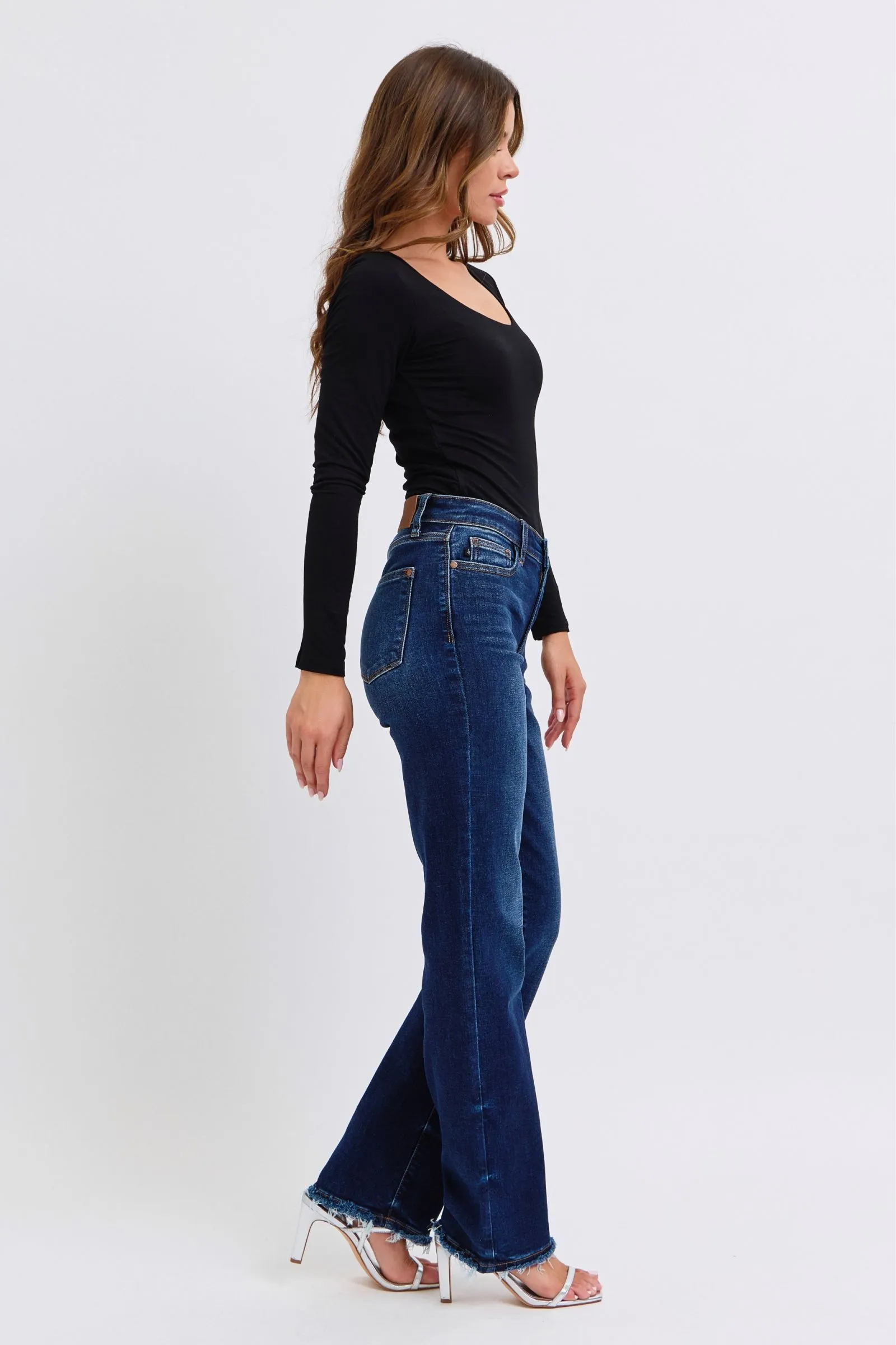 Judy Blue - Mid Rise Straight Leg w/ Fray Hem Jeans - 82622