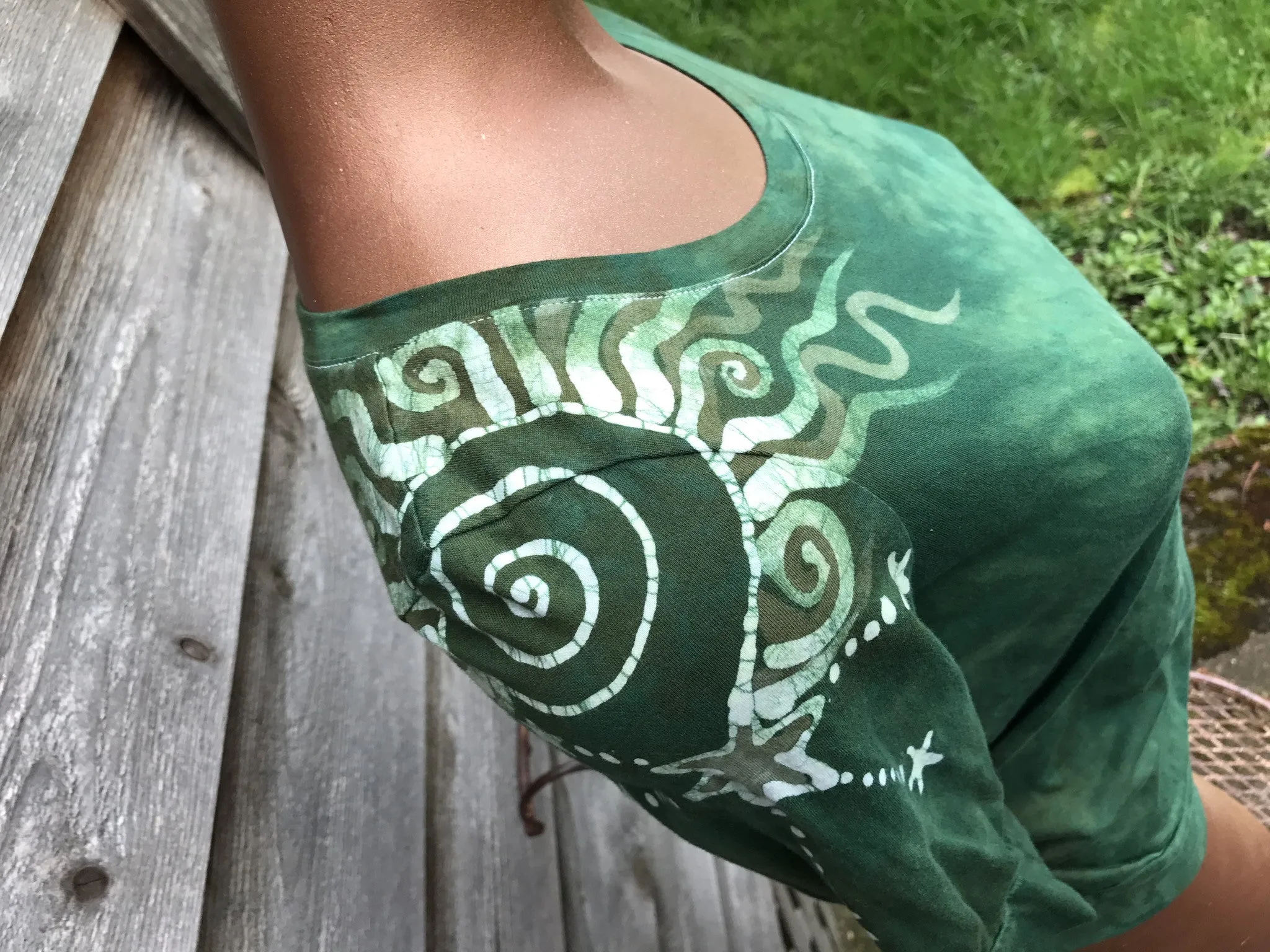 Mossy Green Shoulder Swirls Sale Basket Top - Size Small