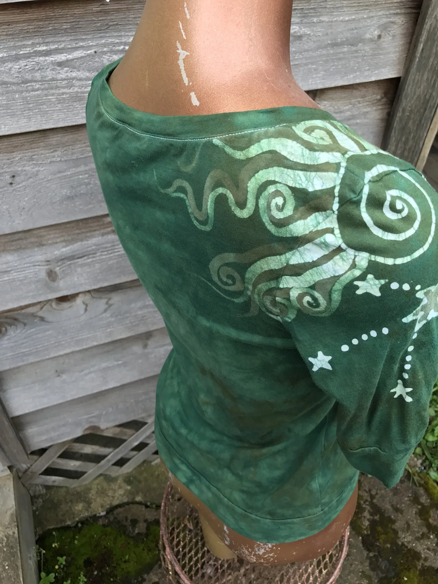 Mossy Green Shoulder Swirls Sale Basket Top - Size Small