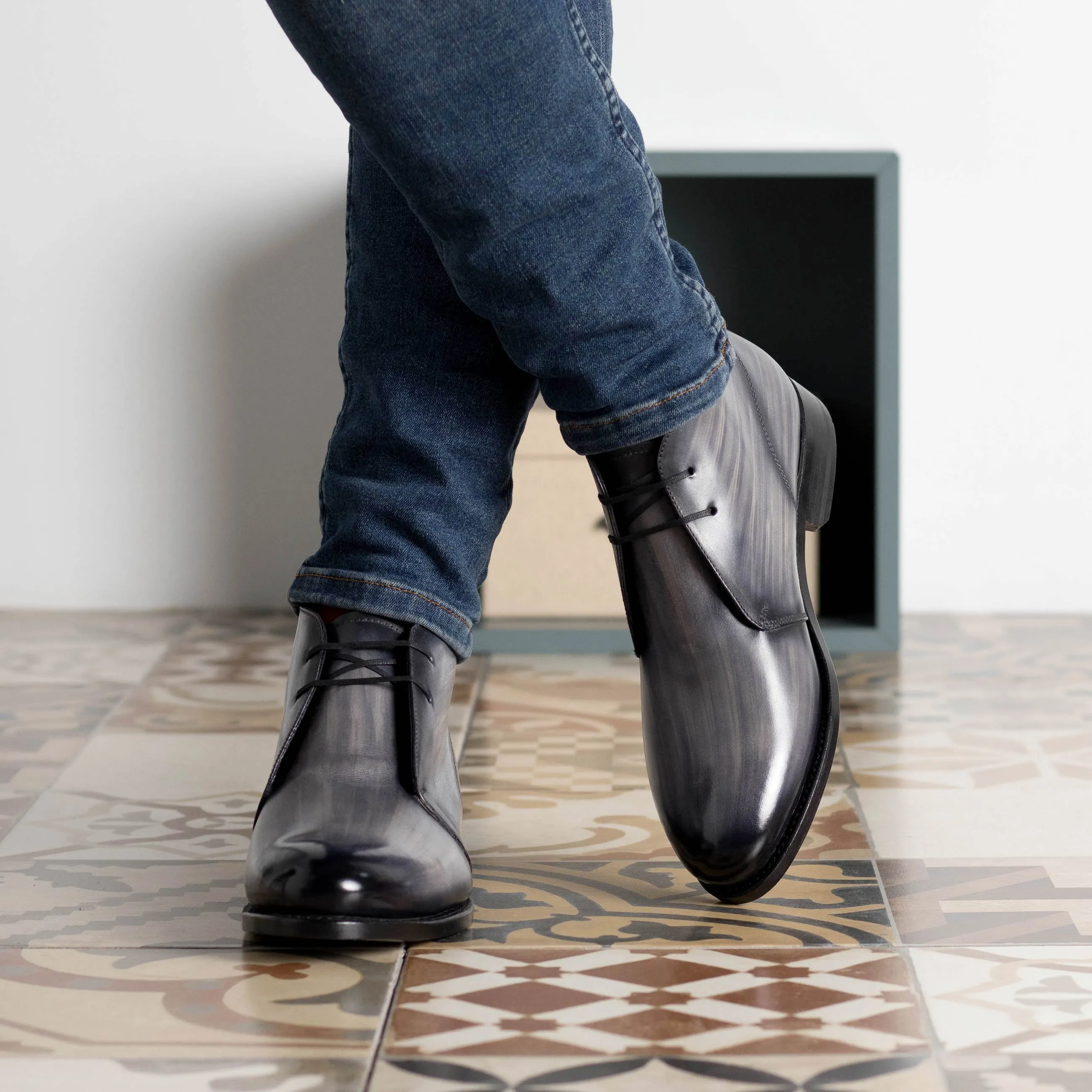 Othello Patina Chukka boots