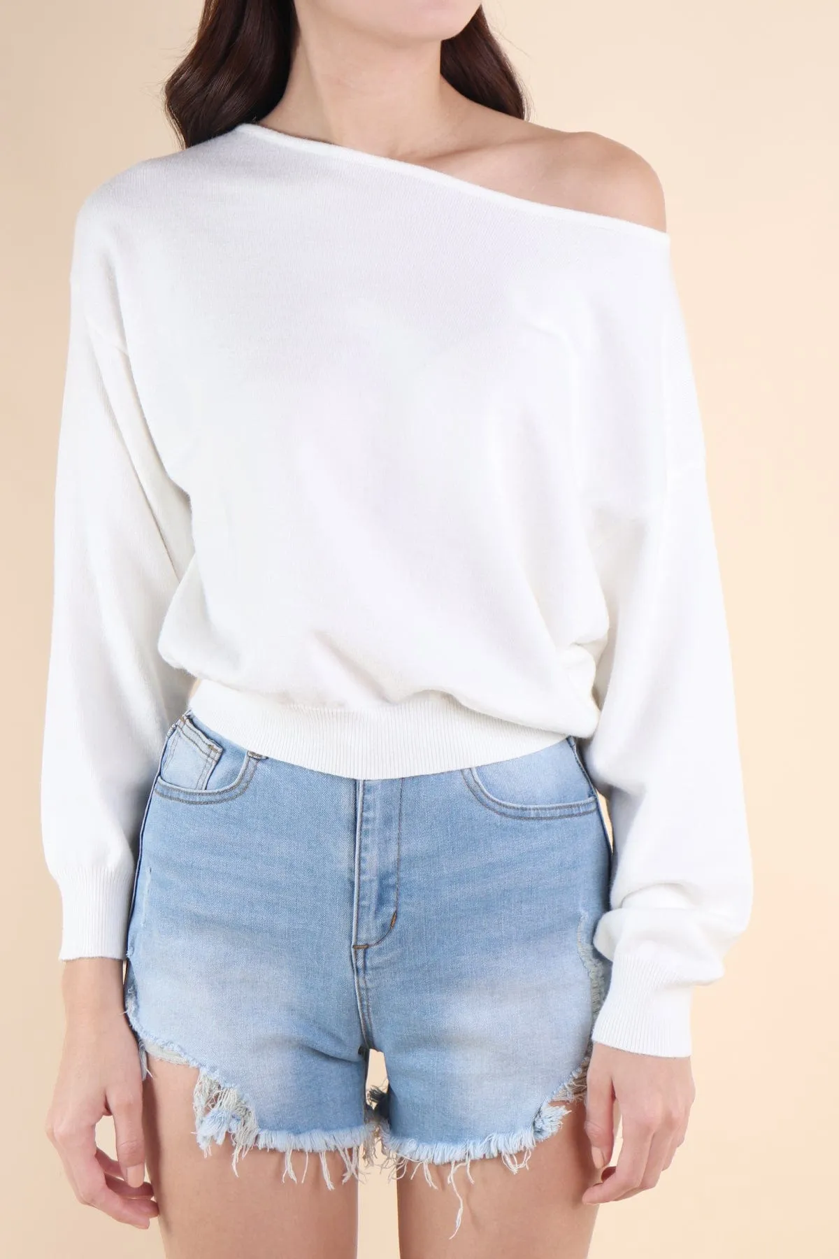 TAYLA OFFSIE KNIT TOP IN WHITE