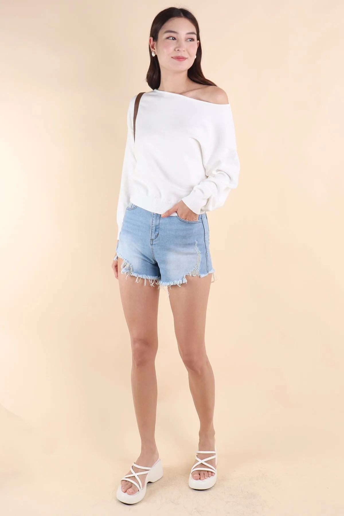 TAYLA OFFSIE KNIT TOP IN WHITE